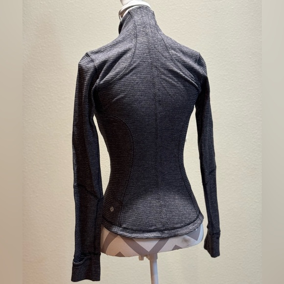 RARE Grey Lululemon Define Jacket, Size 2 - Picture 3 of 4